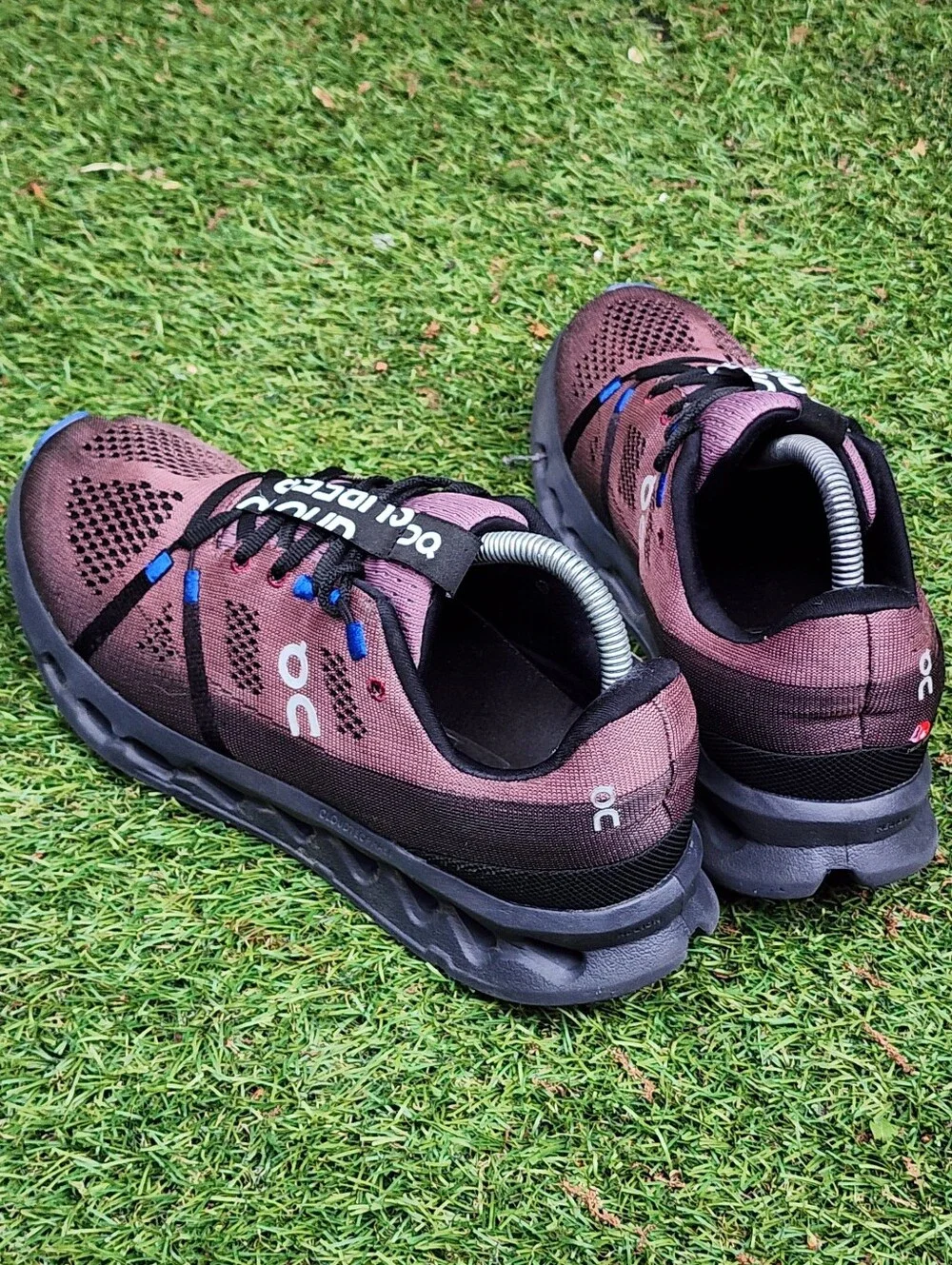 ON CLOUDSURFER - Womens Sneakers - SIZE 10